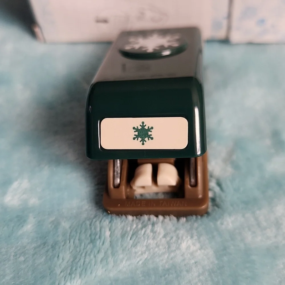 Creative Memories Snowflake Mini Pocket Punch